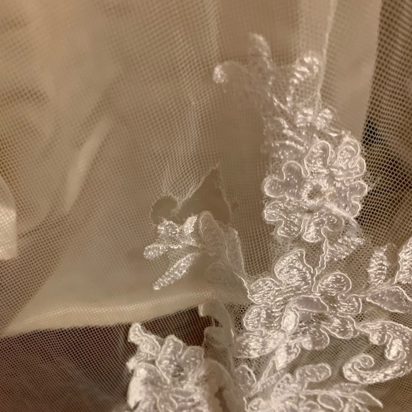 ⭐️ HOST PICK ⭐️Allure Wedding Dress C387 - Picture 7 of 12